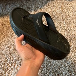 hoka flip flops